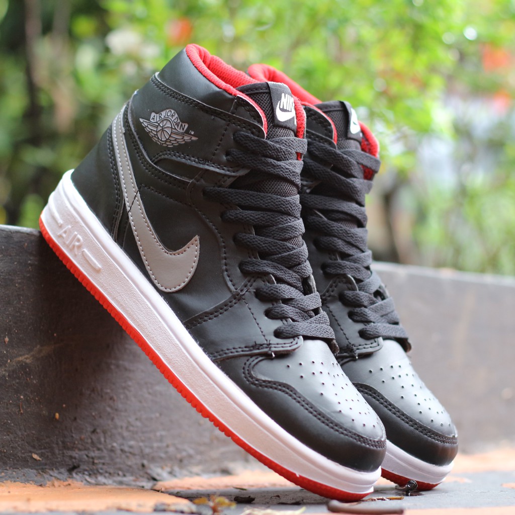  sepatu  sport casual nike  air  jordan  1 retro sneakers 2021 