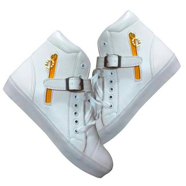 SEPATU WANITA BOOT GESPER ANBU PUTIH