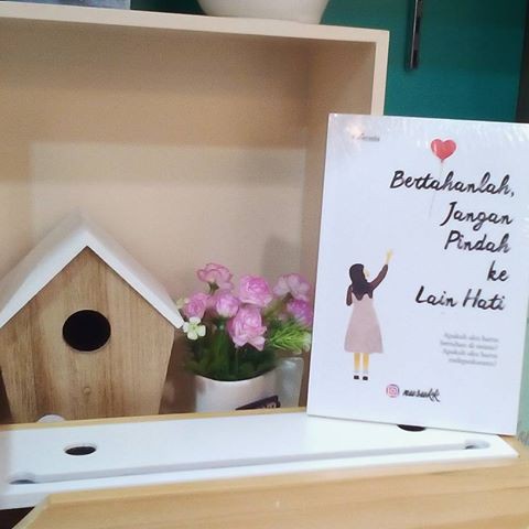 

BERTAHANLAH, JANGAN PINDAH KE LAIN HATI *Transmedia Pustaka* / Buku Fiksi / Buku Original