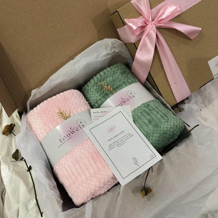

Hampers | Hampers Kado Handuk Pernikahan Wedding Pernikahan Anniversary Couple