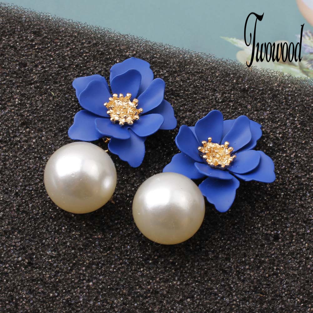 Anting Stud Desain Bunga Aksen Mutiara Tiruan Bahan Resin Untuk Wanita