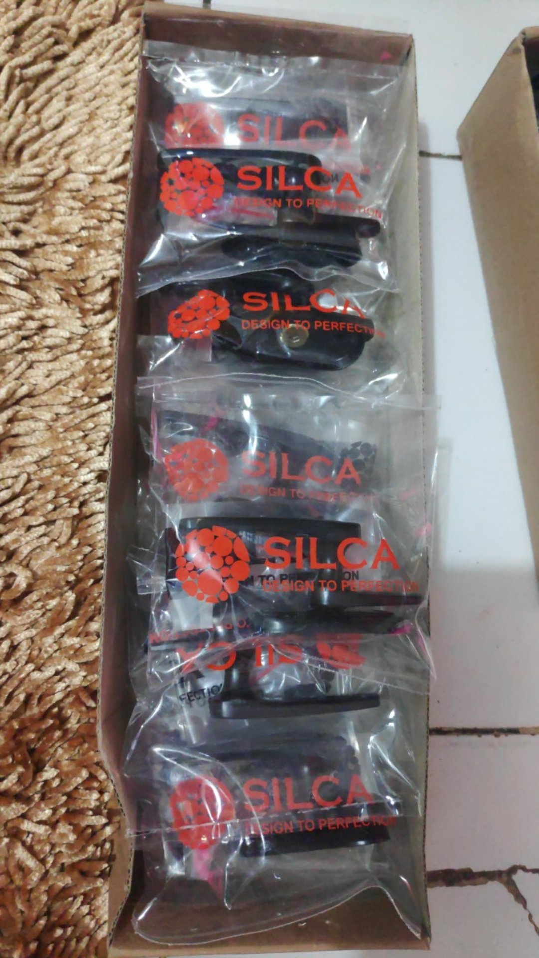 Rambuncis Jendela - Grendel Slot Jendela Black Series