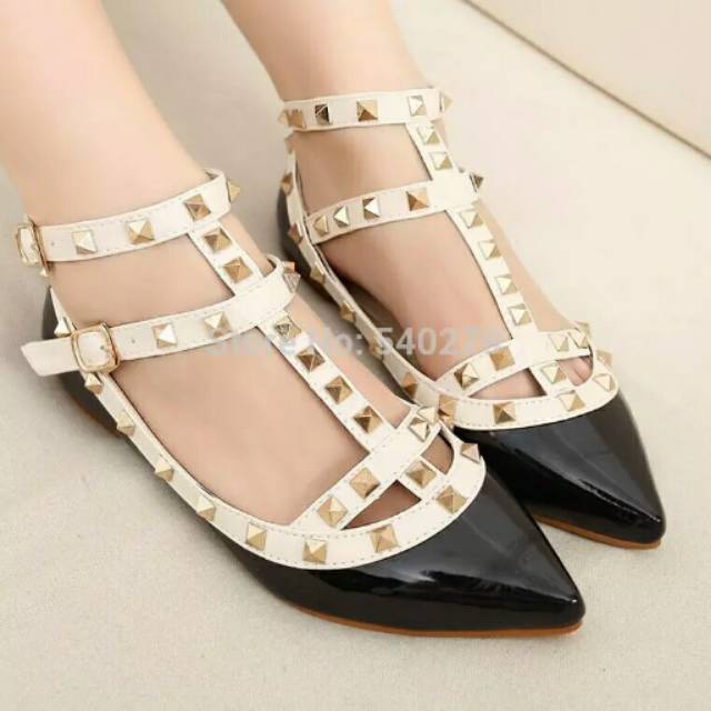 Sepatu teplek  tali duri