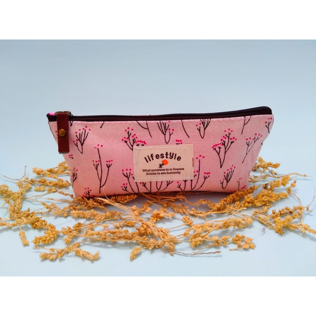 

KOTAK PENSIL LIFESTYLE/TEMPAT PENSIL/KOTAK PENSIL KANVAS