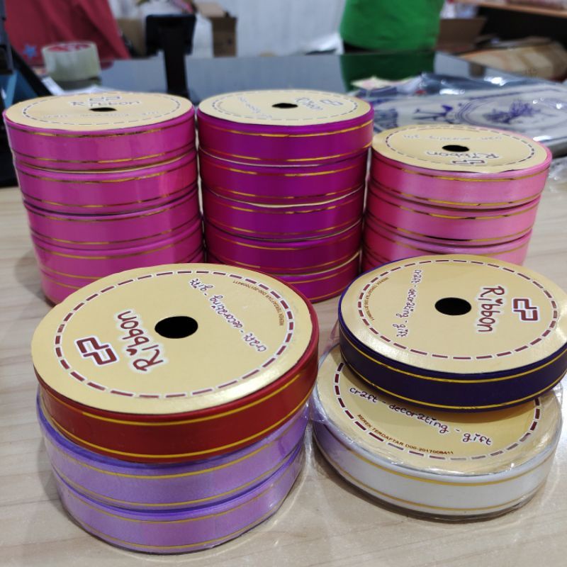 

Pita Kado Lis Emas Jepang / Kertas Ribbon Polos 2cm ¾ inchi Gold Strip