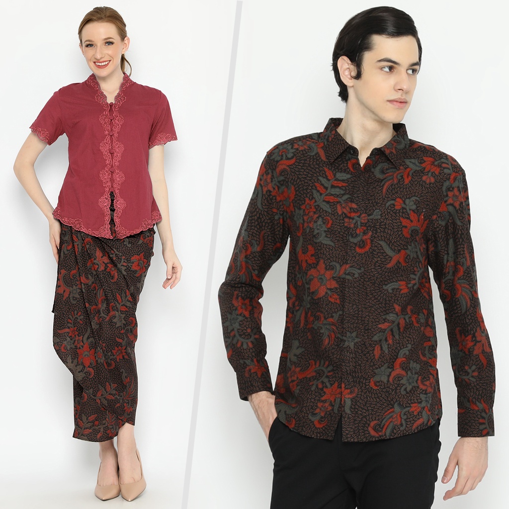 BAJU BATIK COUPLE  Kemeja Rok Lilit Instan Batik Pria Lengan Panjang Slimfit Premium Dobby Hitam Merah 721536 Cap 72 - Baju Kemeja Atasan Pakaian Batik Couple Cople Pria Cowok Laki Laki Remaja Keluarga Lengan Panjang Modern Slimfit Premium Kekinian