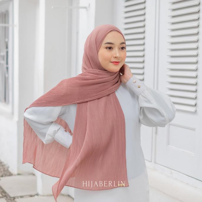 

Hampers Hadiah Kado Ulang Tahun Istri Pacar Exclusive Pashmina Plisket