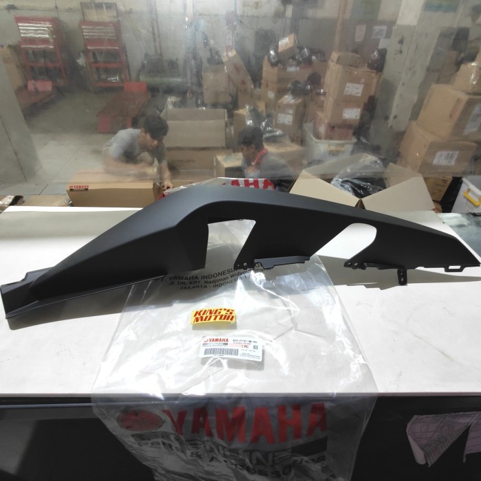 COVER BODY XMAX, X-MAX HITAM DOFF KANAN (B74 F1741 P4) ASLI YAMAHA
