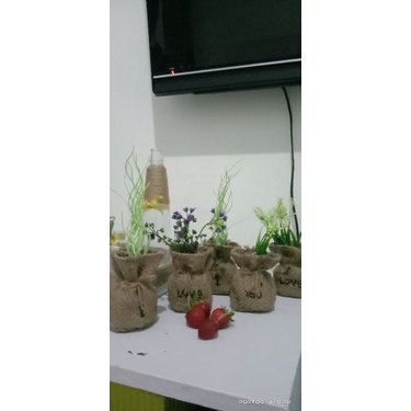 hiasan bunga karung goni