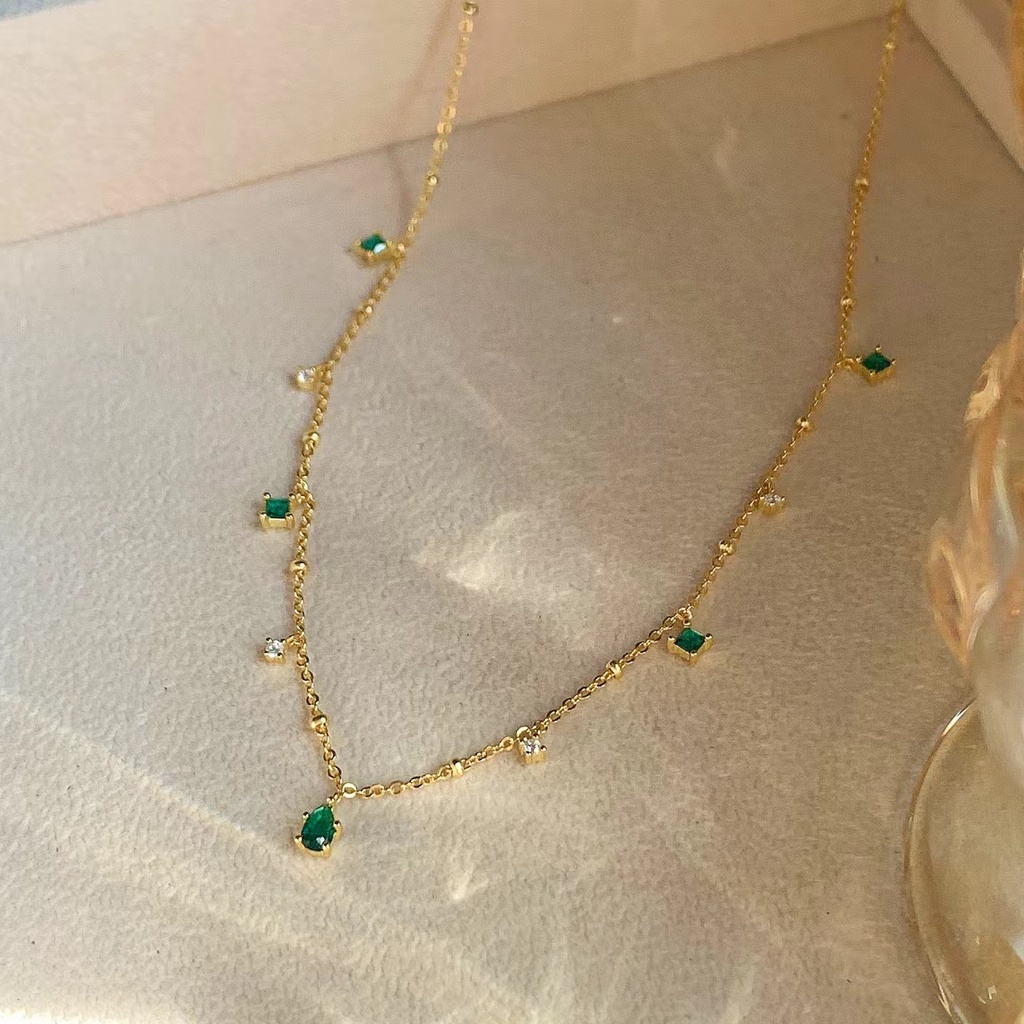 Kalung Rantai Dengan Liontin Batu Emerald Zircon Bentuk Tetesan Air Warna Emas Untuk Wanita