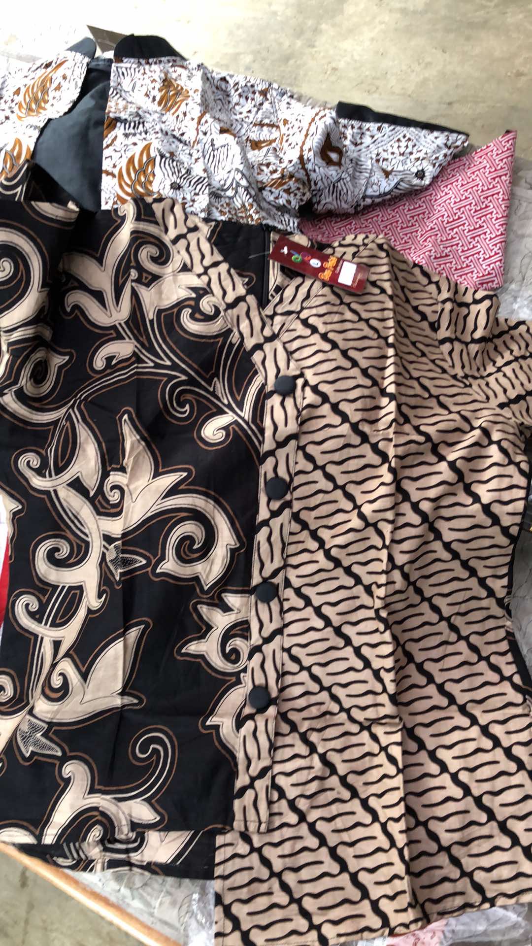 Atasan Batik Wanita Blouse Motif Kangkung Kombinasi Motif Parang Warna Coklat Muda Terlaris 2021