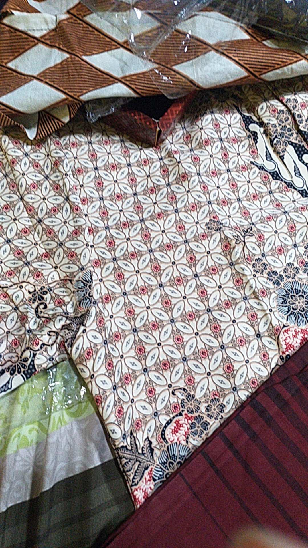 Kemeja Batik Pria Semi Sutra Shyntetic Exclusive Puring Istimewa Bahu Pakai Busa