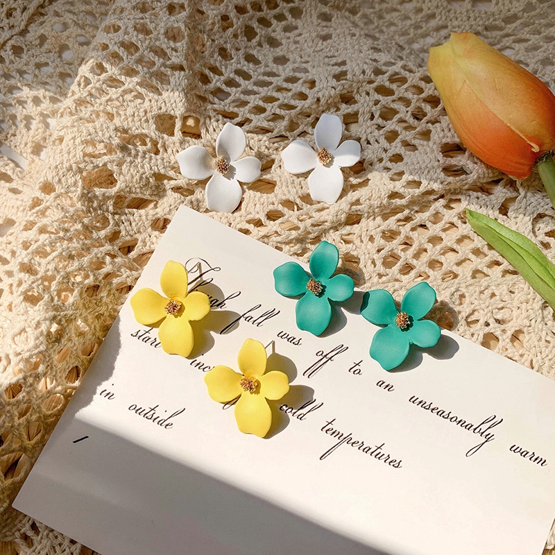 Fashion wanita aksesoris gaya liburan musim panas anting bunga segar kecil