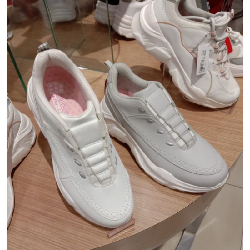SEPATU SNEAKERS WANITA MEREK FLADEO