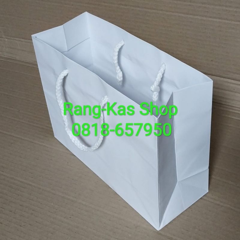 

Paperbag Putih Buku Landscape Bahan artpaper Doff