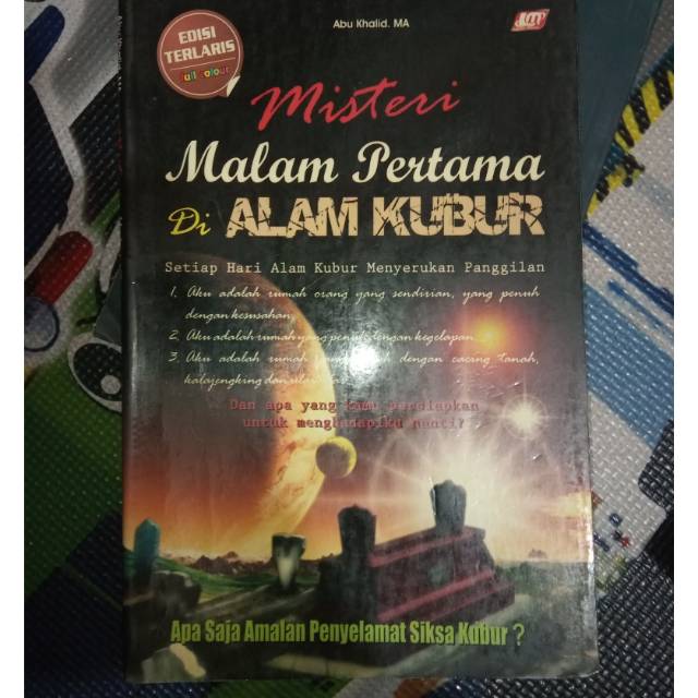 Buku cerita misteri di alam kubur