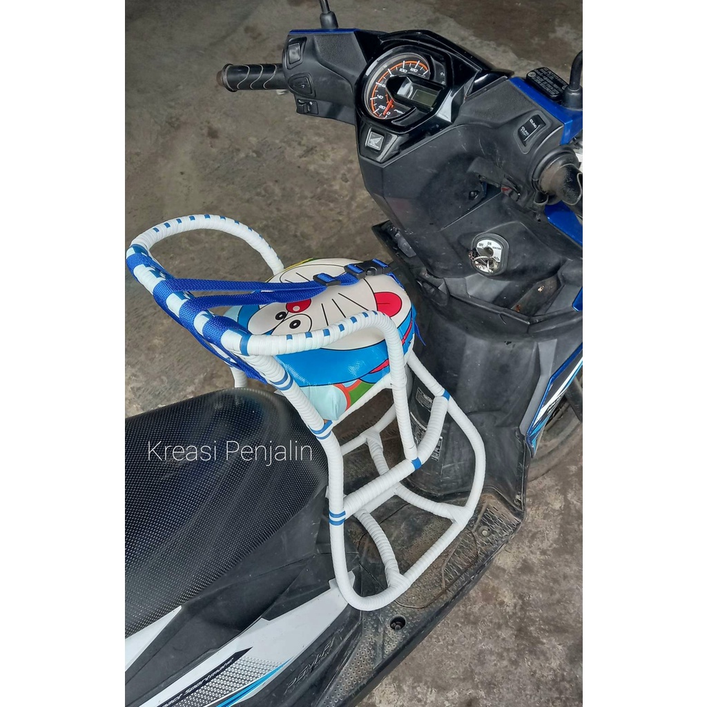 Kursi Boncengan Anak Motor Matic Full Anyam Free Sabuk / Dudukan Anak Motor Matic / Kursi matic Anak Motor Matic / Jok depan Anak Motor Matic / Kursi Boncengan Anak Motor Matic / Bangku Boncengan Anak Di Motor Matic / bangku anak motor matic / Kursi Rotan