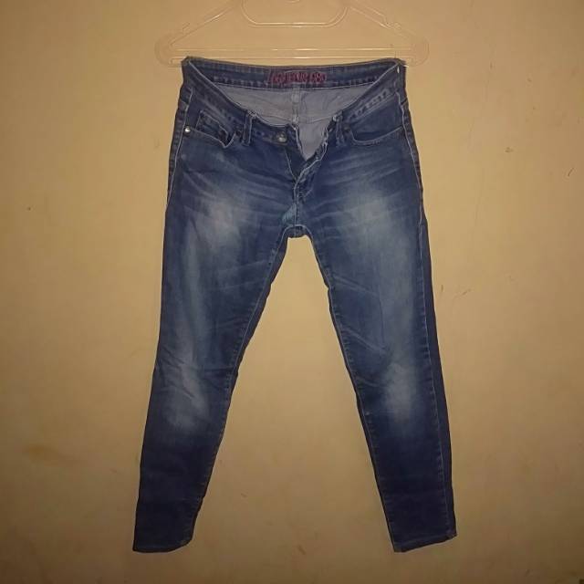 Preloved Logo jeans wanita