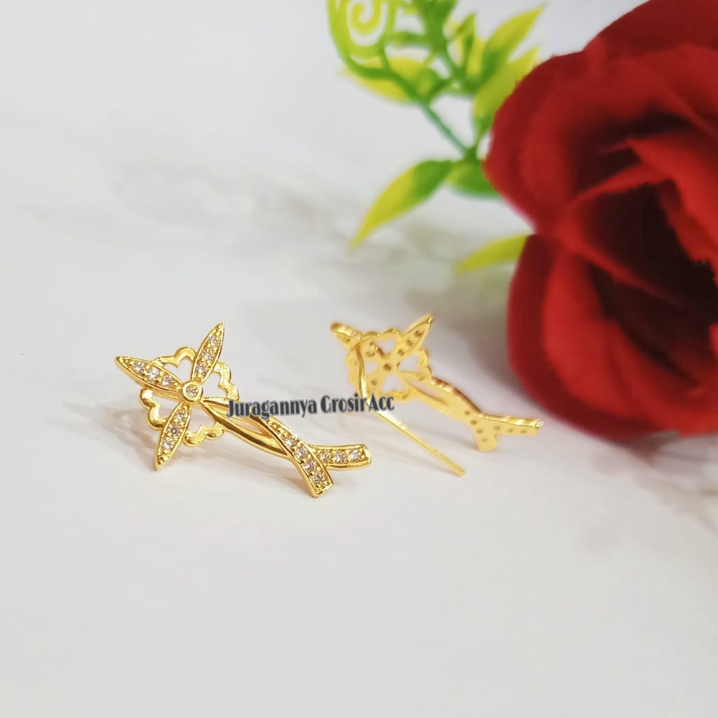 ANTING GIWANG TITANIUMJALAR DIAMOND SALIB PERMATA ANTI KARAT DESAIN MINIMALIS LOGAM EMAS