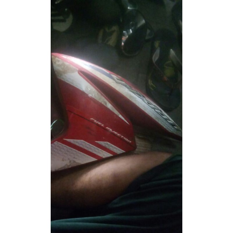 sayap vixion new warna merah 2014