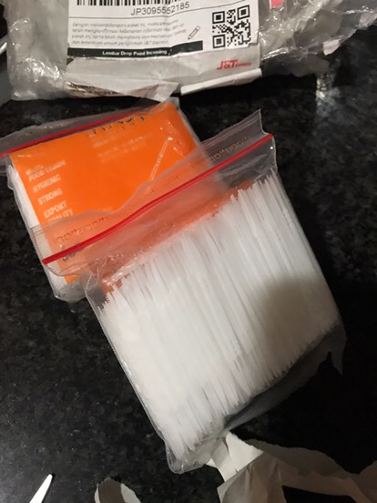 Tusuk Gigi Plastik Suapi Isi 600 Pcs/biji