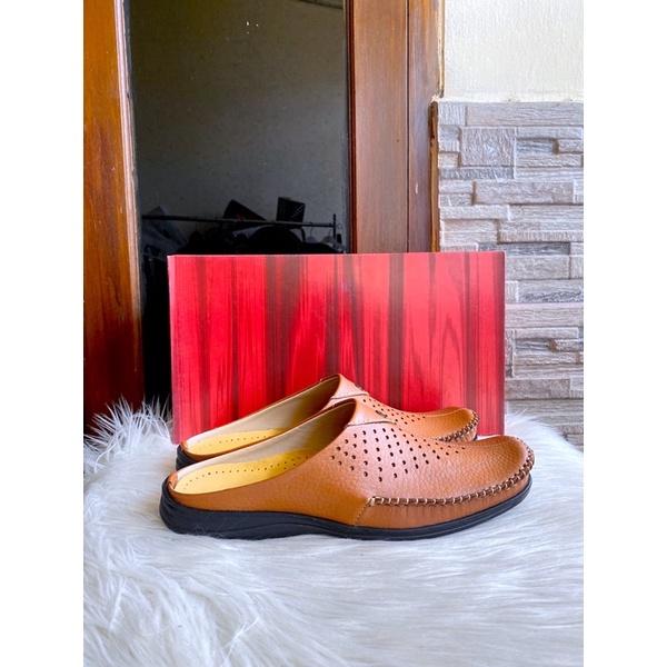 PSPGN.CO | ORIGINAL BRAND DONARICHIE IN TAN SELOP PRIA KULIT BUSTONG MULES TUTONG SLIDE KASUAL SUPER