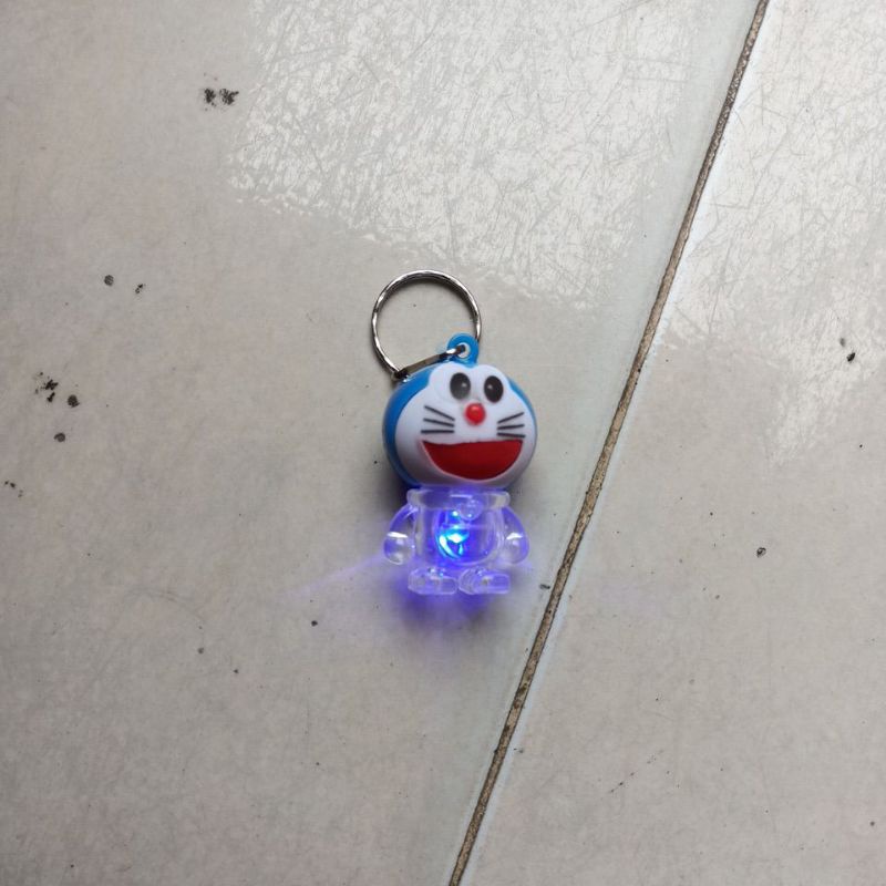 Gantungan Kunci lampu motif doraemon