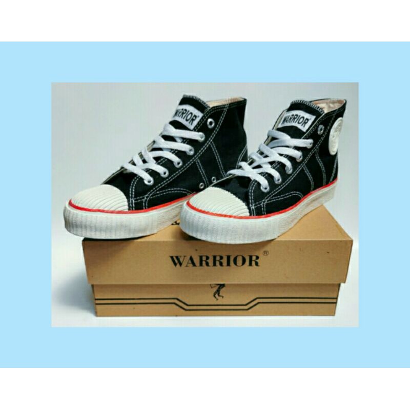 SEPATU WARIOR CLASSIC HC HITAM/PUTIH
