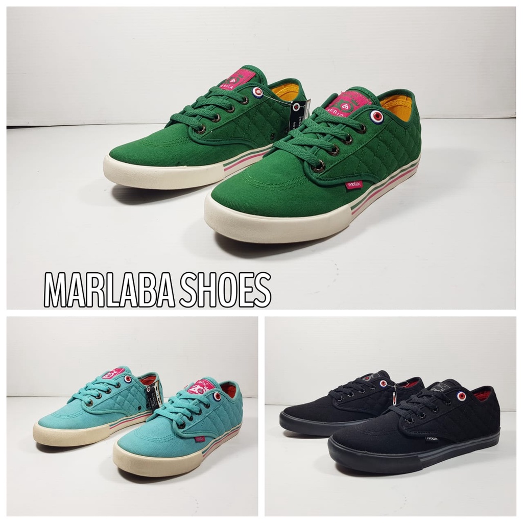 Sepatu sneakers