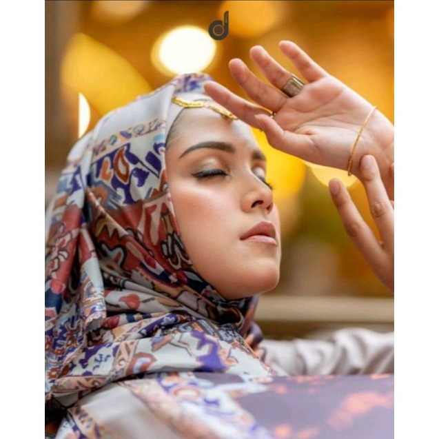 Deenay Signature X Turki Series "Shopia Brown"