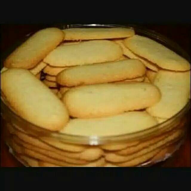 

Kue lebaran lidah kucing