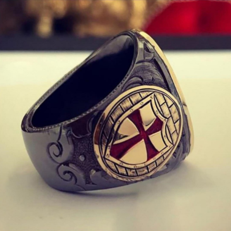 Cincin Desain Perisai Salib Bahan Stainless Steel Lapis Emas 18k Gaya Vintage Untuk Pria