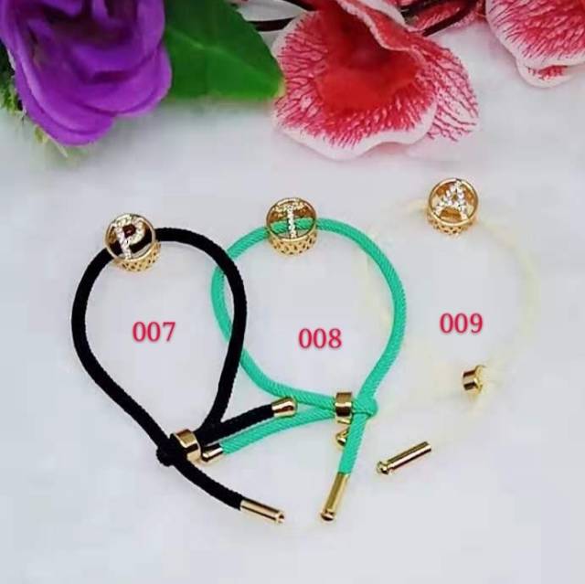 Gelang kain dengan huruf &amp; Liontin huruf