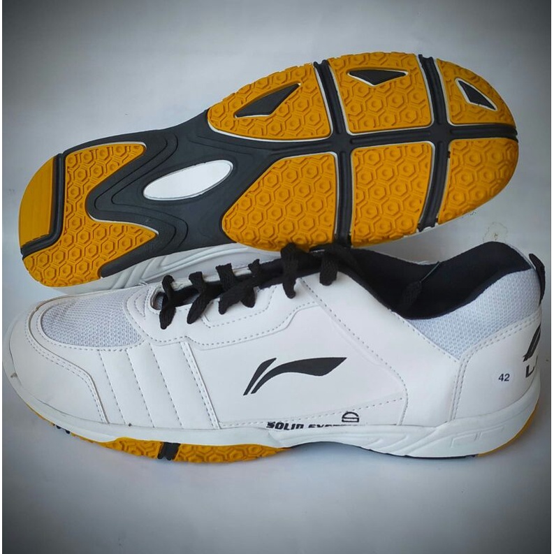 SEPATU RUNING
