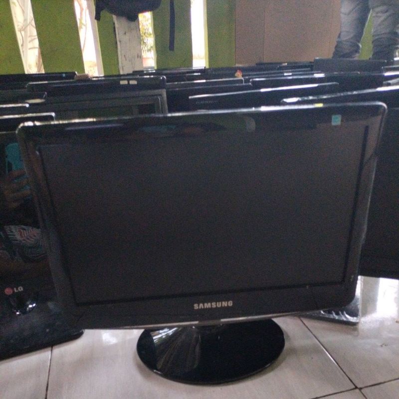 Led Lcd monitor PC / komputer/ cctv 16inc  wide jernih mulus TERLARIS