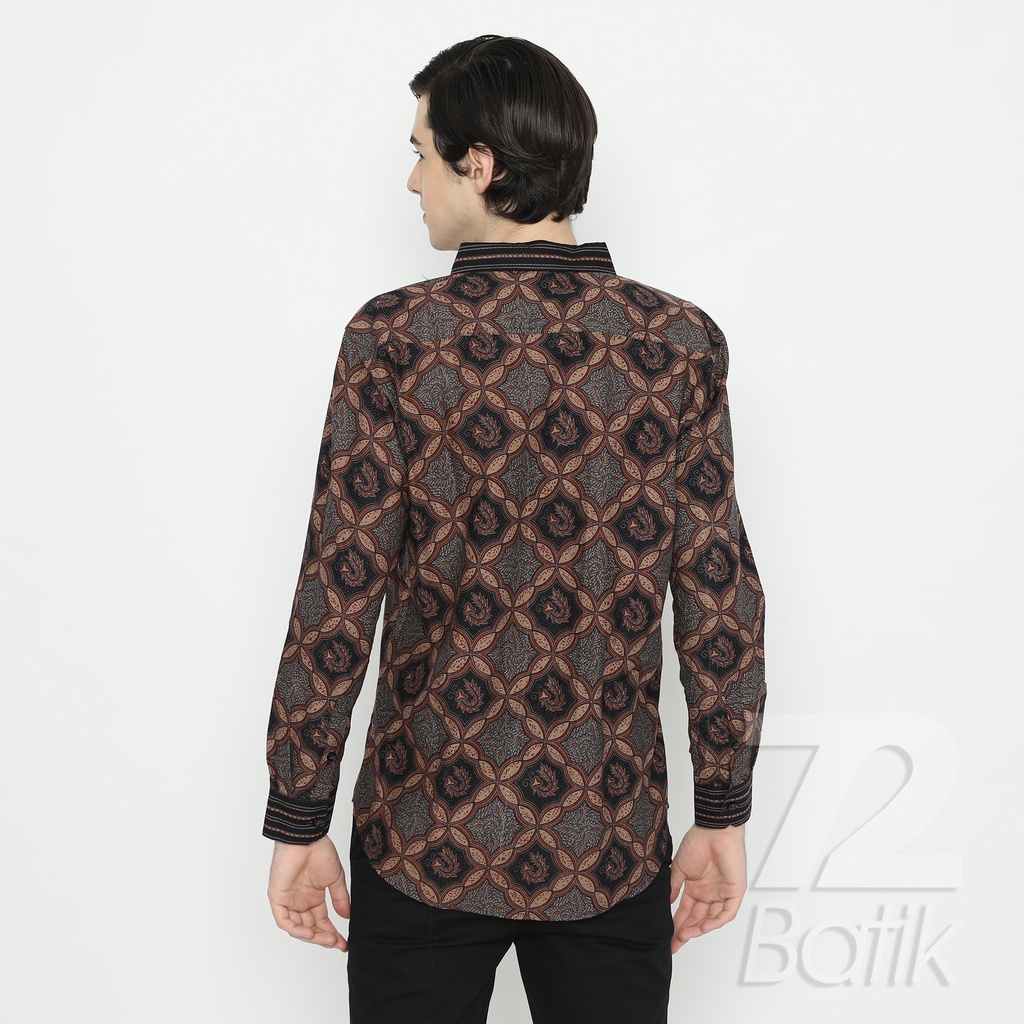 BAJU BATIK COUPLE  Kemeja Rok Lilit Instan Batik Pria Lengan Panjang Slimfit Premium Warna Hitam Coklat 726436 Cap 72 - Baju Kemeja Atasan Pakaian Batik Couple Cople Pria Cowok Laki Laki Remaja Keluarga Lengan Panjang Modern Slimfit Premium Kekinian