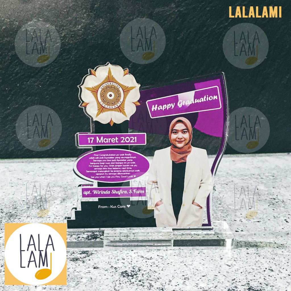 PLAKAT AKRILIK WISUDA, KADO WISUDA AKRILIK FREE DESIGN