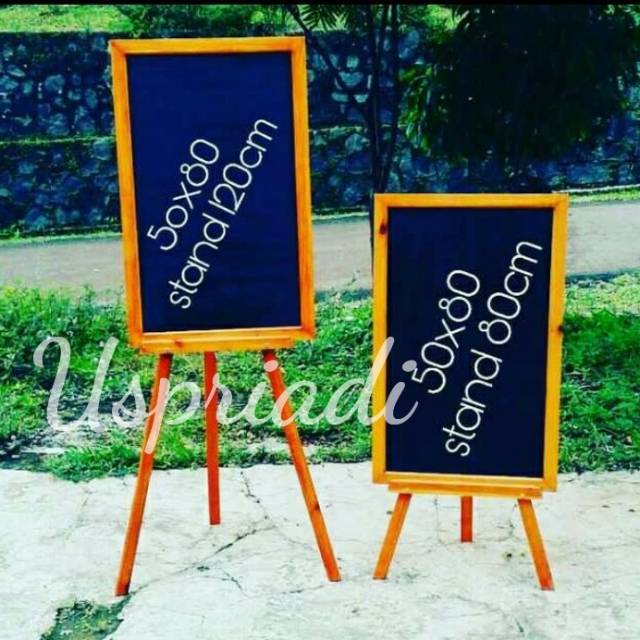 

STANDING TRIPOT 120CM KAYU KAKI PENYANGGA PAPAN TULIS KAPUR DEKORASI WEDDING PESTA CAFE PAPAN MENU