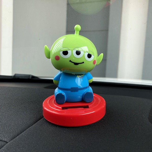 MONSTER ALIEN SOLAR POWER Boneka Figure Miniatur Pajangan Mobil Goyang Kepala Shacking Head