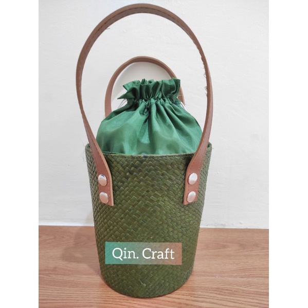 

Tas hampers parcel EMBER POLOS GG DUA VINIL COKLAT tas pandan anyaman parcel lebaran imlek natal goodiebag souvenir cny