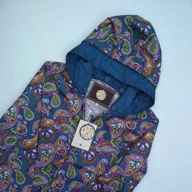 (SOLD)Pretty green paisley