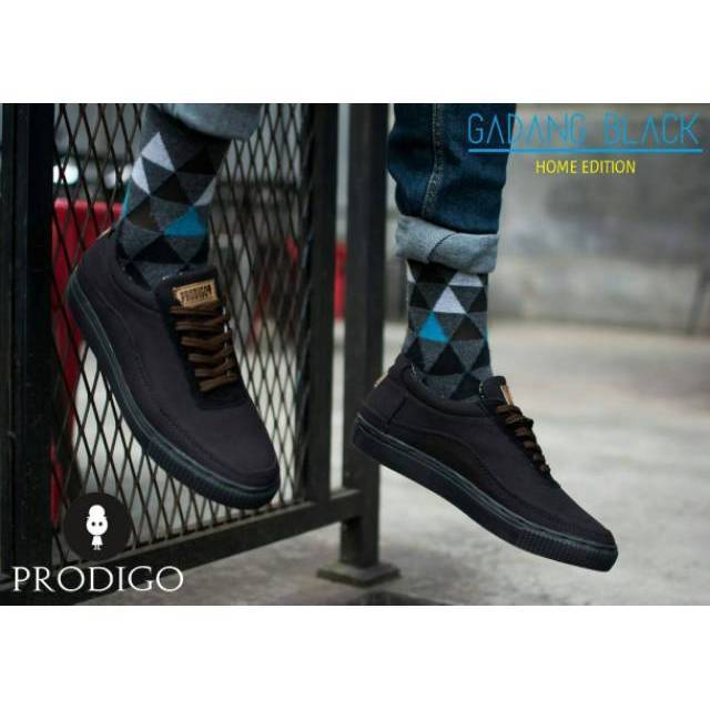ORI SKECHERS GORUN 400 SPORT LACE UP MEN SEPATU PRIA ORIGINAL - HITAM, 44 SHOPEE SLIP ON SLOP CASUAL