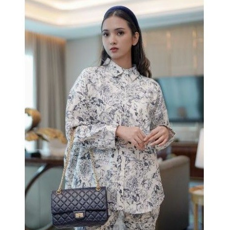 Benang Jarum Le Jardin Bleu Oversized Shirt