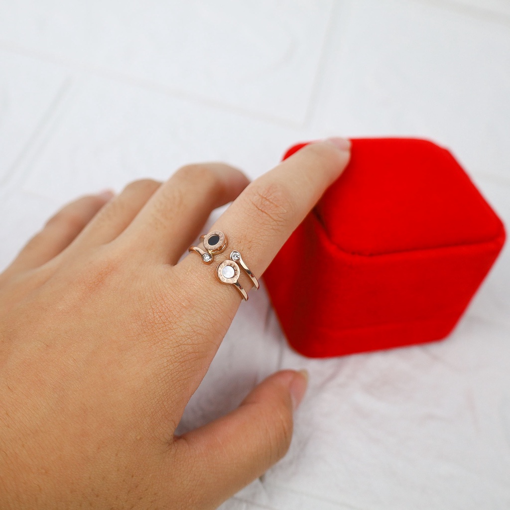 Cincin angka romawi hitam putih dua zircon titanium korea anti karat harga grosir bisa cod