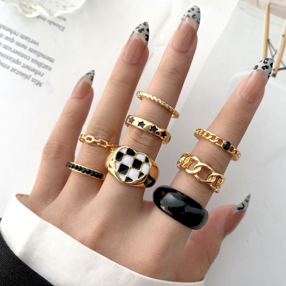 Set Cincin Bentuk Hati Gaya Punk Untuk Wanita