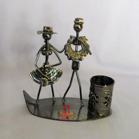 

Tempat Pensil Besi Cewek Main Terompet