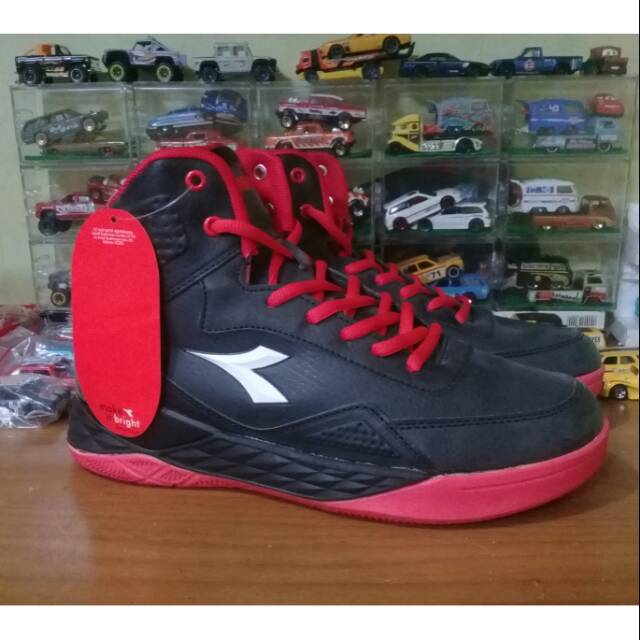 Sepatu Basket Diadora Spin