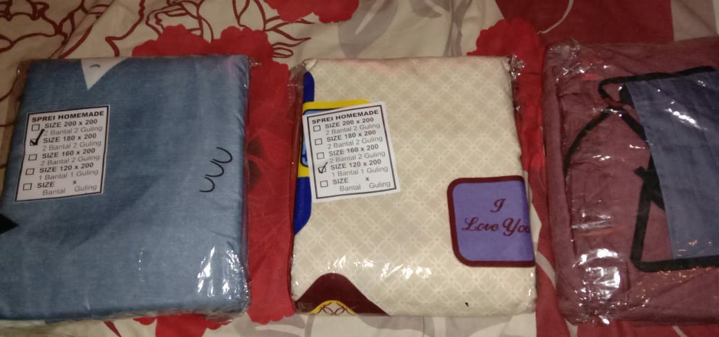 Sprei 180x200 Plus Sarung Bantal 2 Sarung Guling 2