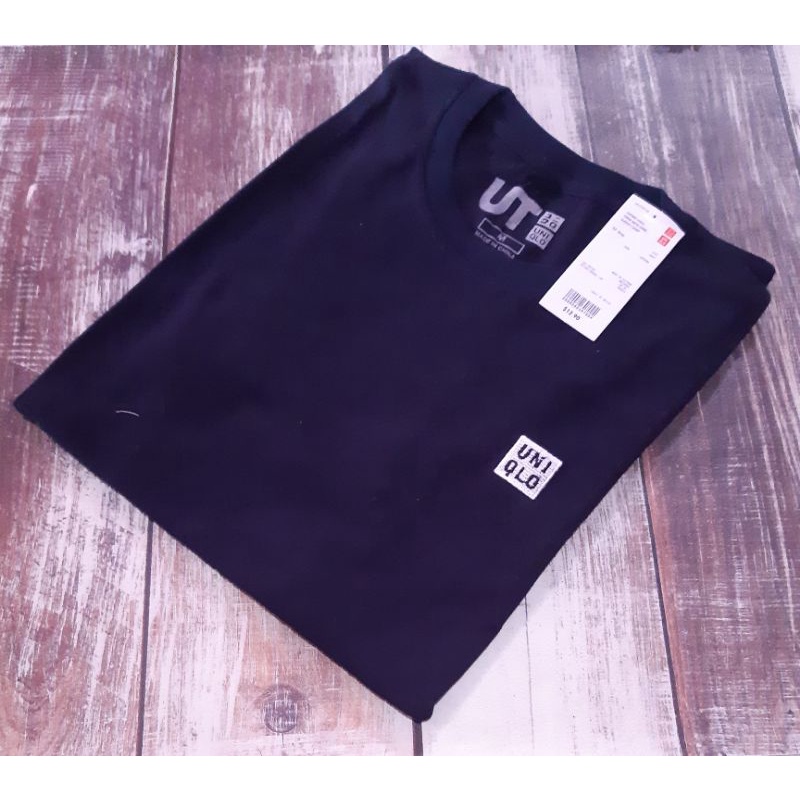 KAOS UNIQLO