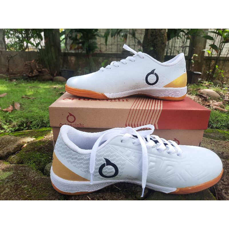 Brand's ortuseight futsal pria putih